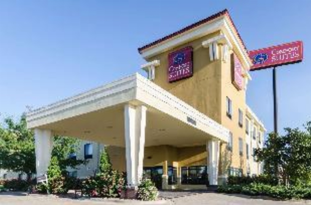 Comfort Suites Salina Image 11