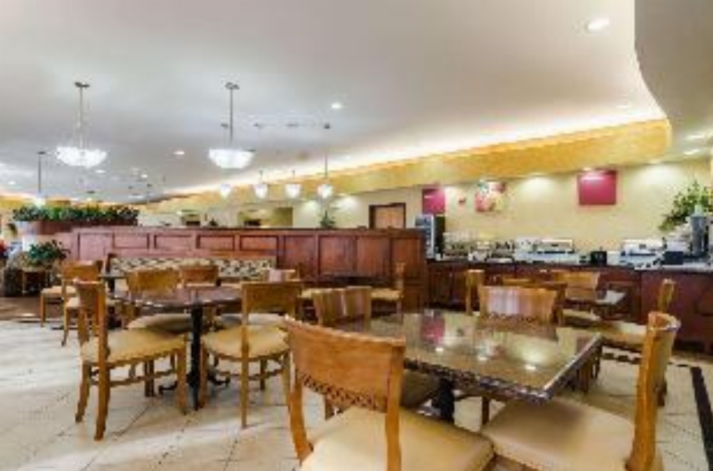 Comfort Suites Salina Image 14