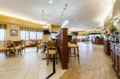 Comfort Suites Salina image 16