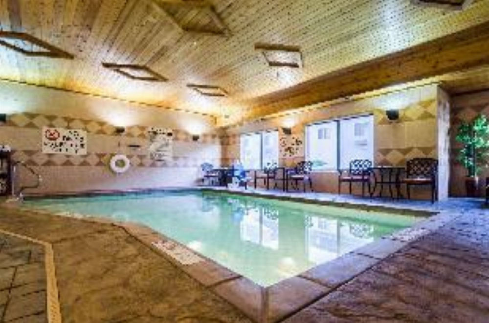 Comfort Suites Salina Image 17