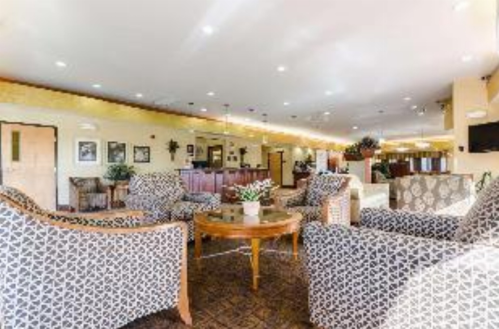 Comfort Suites Salina Image 18