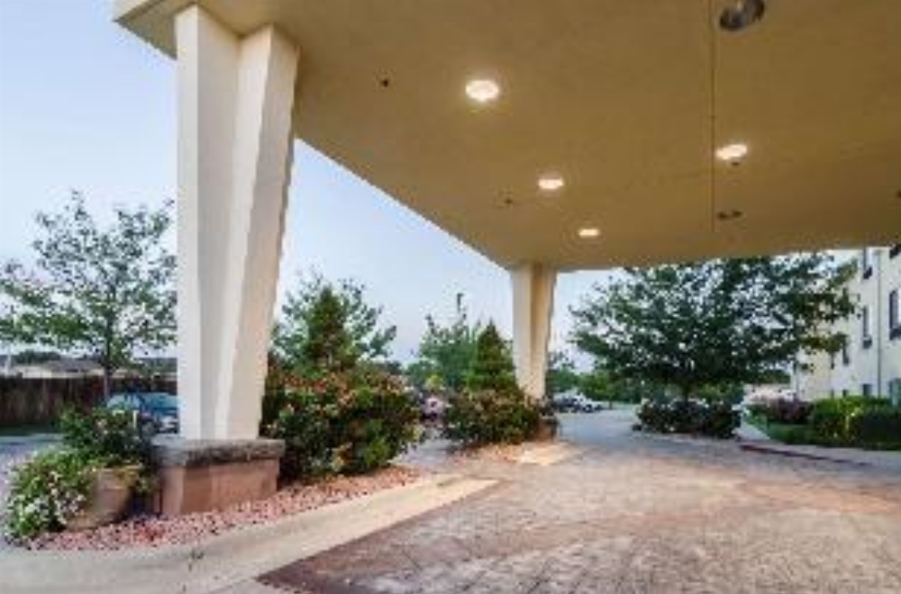 Comfort Suites Salina Image 19