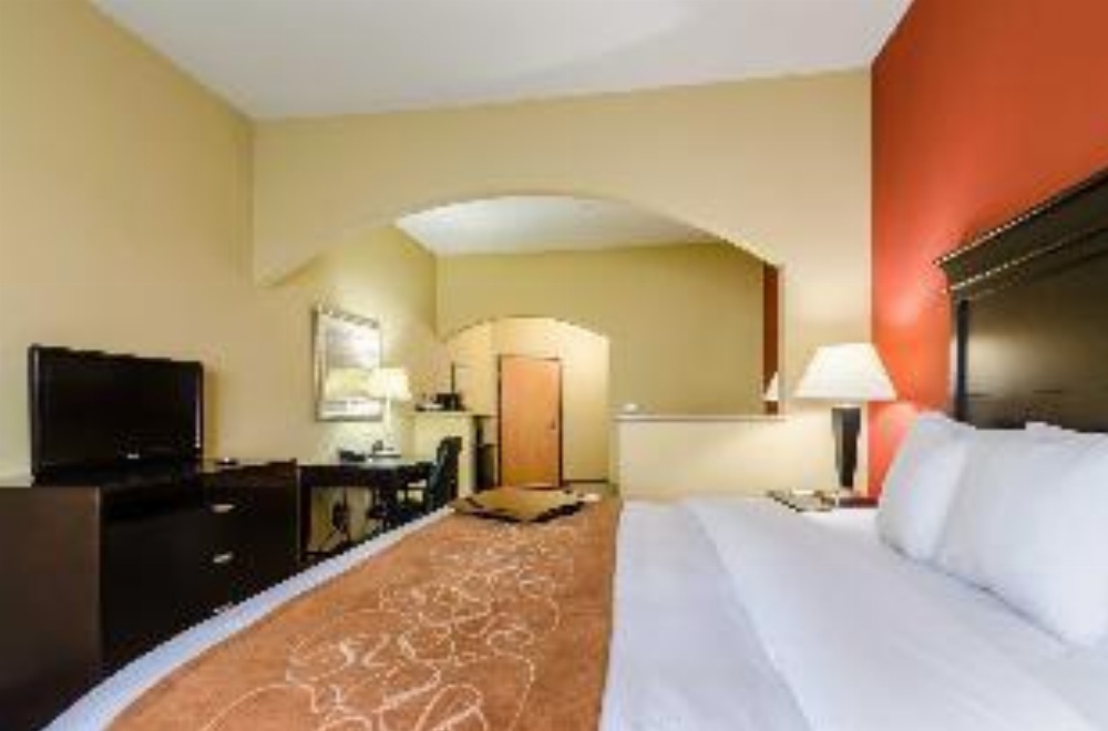 Comfort Suites Salina Image 22