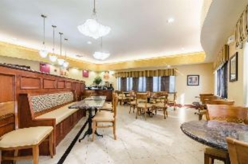 Comfort Suites Salina image 3