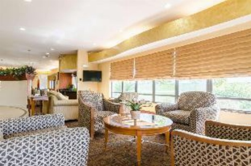 Comfort Suites Salina image 4