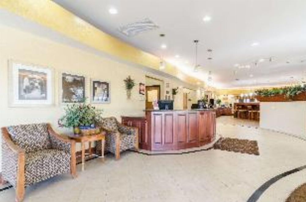 Comfort Suites Salina Image 6